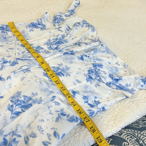 NWOT Women's Floral Dress Size Large - Picture 2 of 9